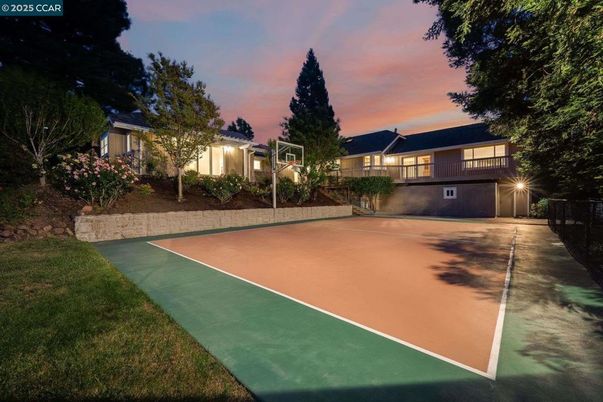 Exterior, Tennis Courts