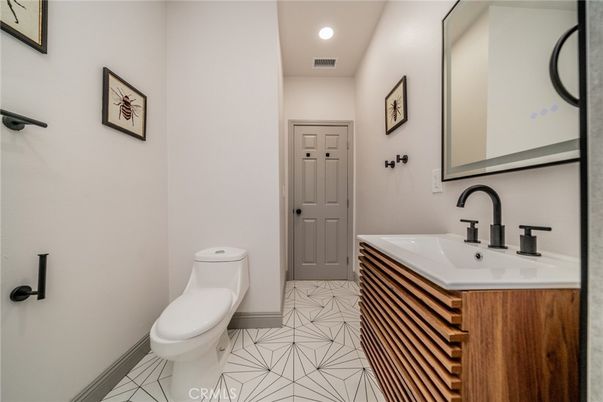 Bathroom, Interior, Recessed Lighting