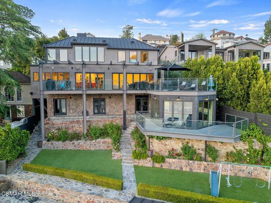 Backyard, Exterior, Facade, Modern