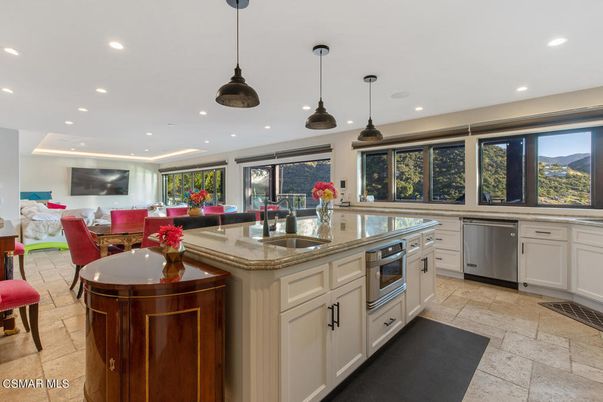 Dining room, Interior, Kitchen, Pendant Lights, Recessed Lighting, Stainless Steel Appliances