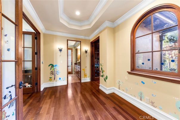 Interior, Recessed Lighting, Wood Texture Flooring