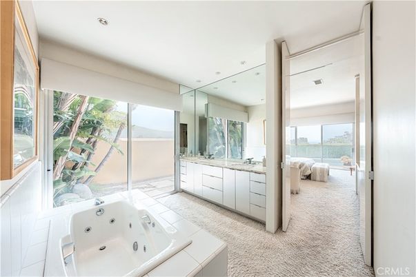 Bathroom, Dual Sink Vanities, Interior, Recessed Lighting, Water