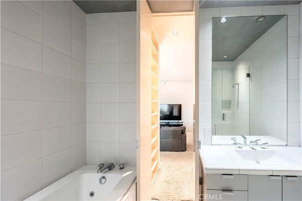 Bathroom, Interior, Tile Countertops