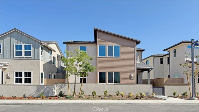 Exterior, Facade, Solar Panels, Modern