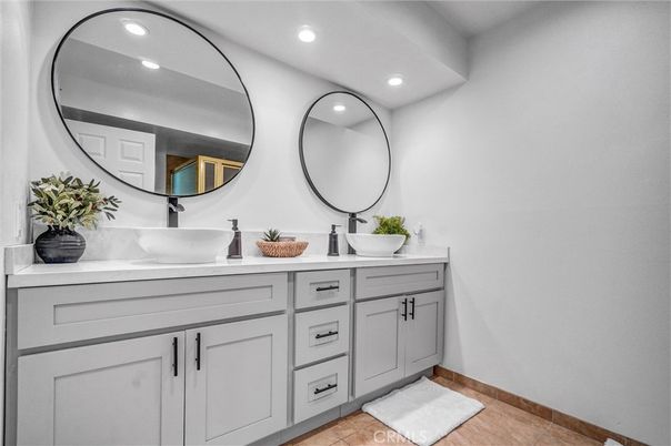 Bathroom, Dual Sink Vanities, Interior, Recessed Lighting