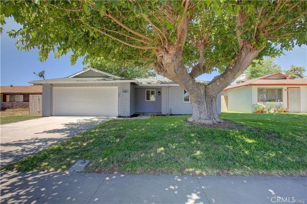 Attached, Exterior, Facade, Ranch