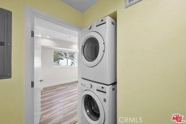 Interior, Recessed Lighting, Utility Closets, Washer, Wood Texture Flooring