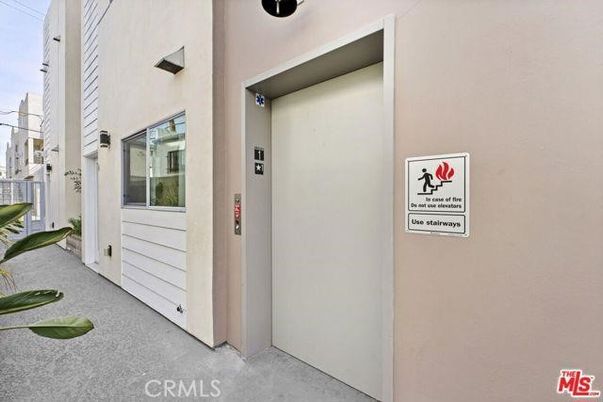 Elevator, Exterior