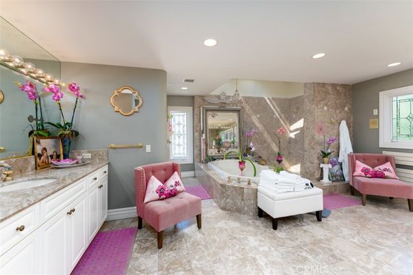 Bathroom, Interior, Living room, Recessed Lighting