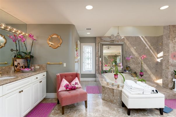 Bathroom, Interior, Recessed Lighting