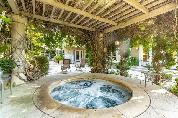 Exterior, Hot Tub, Pool