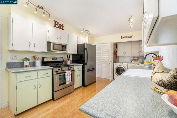 Interior, Kitchen, Washer, Wood Texture Flooring