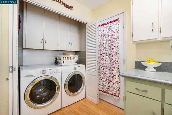 Interior, Utility Closets, Washer, Wood Texture Flooring
