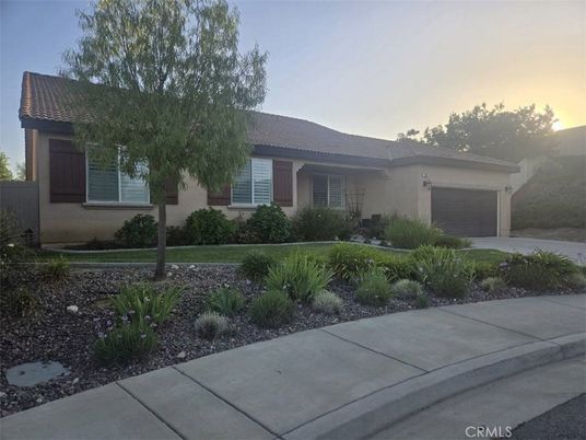 Attached, Exterior, Facade, Ranch