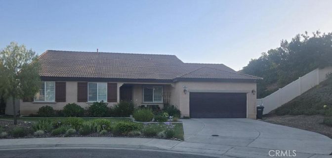 Attached, Exterior, Facade, Ranch