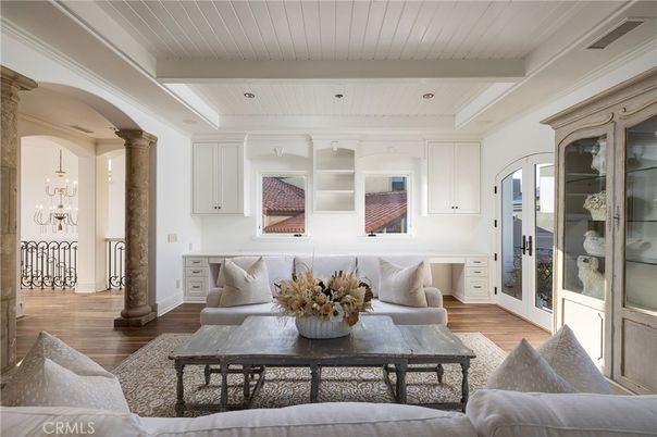 Chandelier, Interior, Living room, Pendant Lights, Recessed Lighting, Wood Texture Flooring