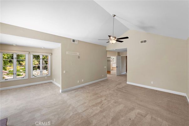 Empty room, Interior