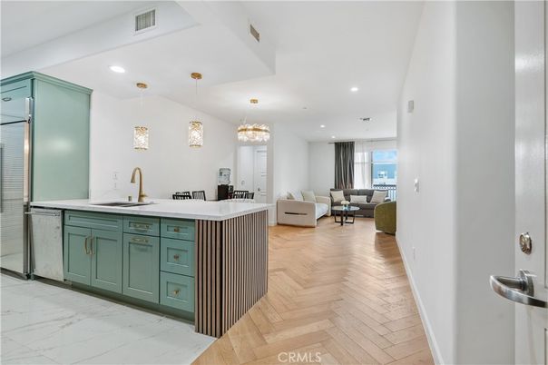 Chandelier, Interior, Kitchen, Living room, Pendant Lights, Recessed Lighting, Wood Texture Flooring