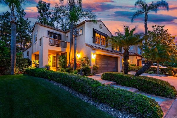 Attached, Exterior, Facade, Mediterranean