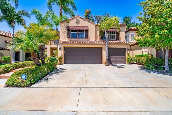 Attached, Exterior, Facade, Mediterranean