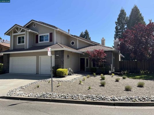 Attached, Exterior, Facade, American Craftsman