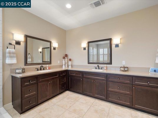 Bathroom, Dual Sink Vanities, Interior, Recessed Lighting