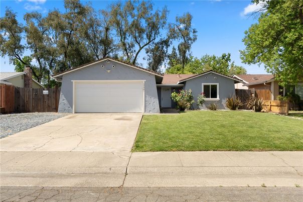 Attached, Exterior, Facade, Ranch