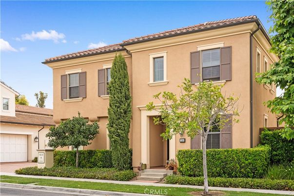 Attached, Exterior, Facade, Mediterranean