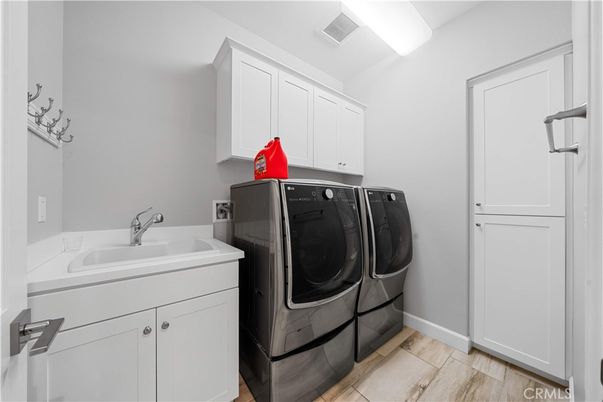 Interior, Washer, Wood Texture Flooring
