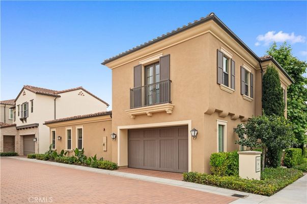 Attached, Exterior, Facade, Mediterranean