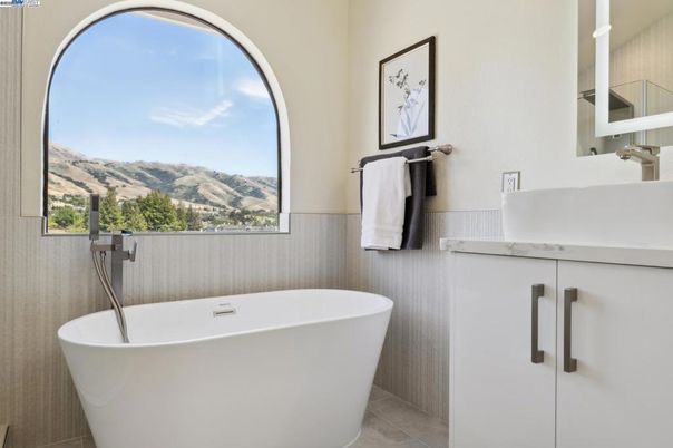 Bathroom, Free Standing Baths, Interior
