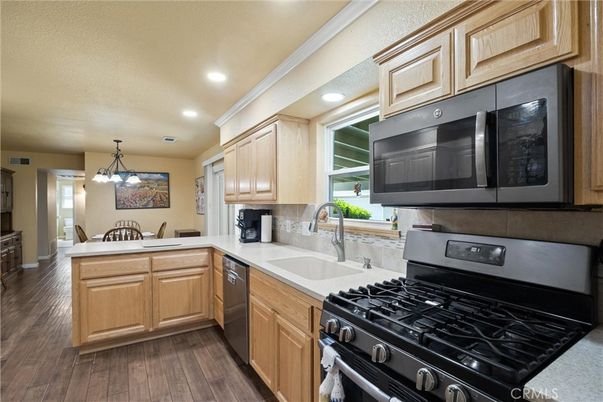 Dining room, Interior, Kitchen, Pendant Lights, Recessed Lighting, Stainless Steel Appliances, Wood Texture Flooring