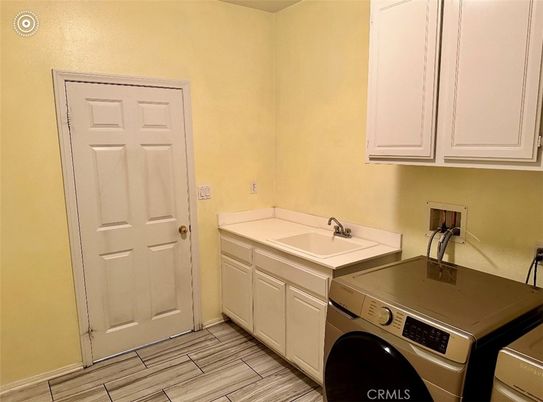Interior, Washer, Wood Texture Flooring