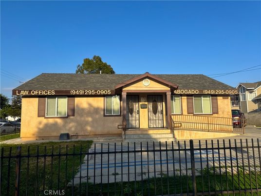 Exterior, Facade, Ranch