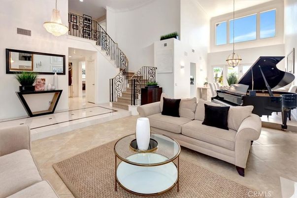 Interior, Living room, Pendant Lights, Piano, Recessed Lighting
