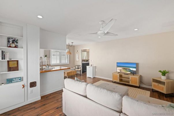 Interior, Living room, Pendant Lights, Recessed Lighting, Wood Texture Flooring