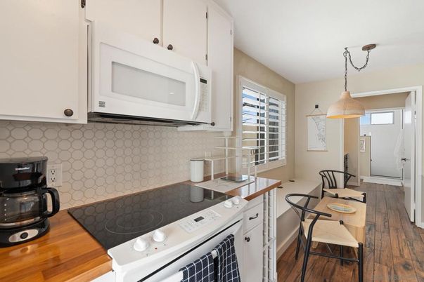 Dining room, Interior, Kitchen, Pendant Lights, Wood Texture Flooring