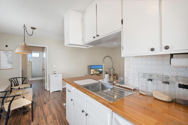 Interior, Kitchen, Pendant Lights, Recessed Lighting, Wood Texture Flooring