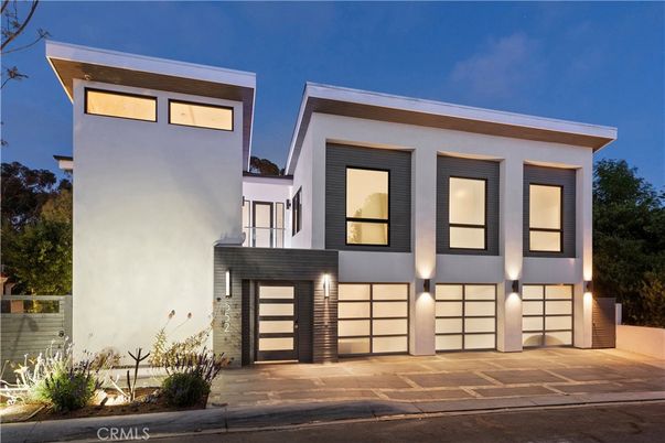 Attached, Exterior, Facade, Modern