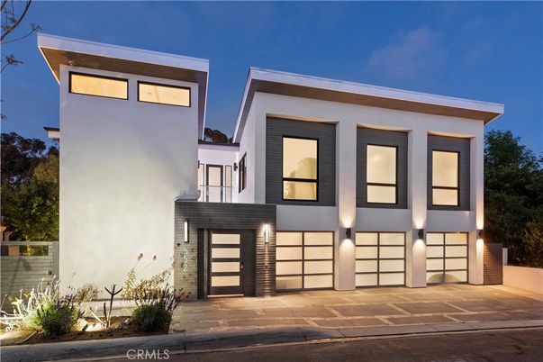 Attached, Exterior, Facade, Modern
