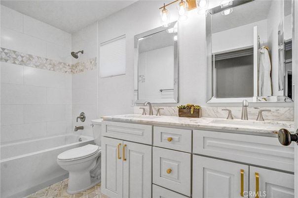 Bathroom, Dual Sink Vanities, Interior