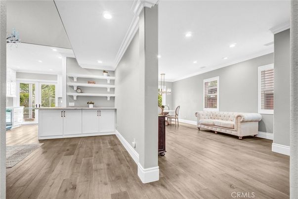 Chandelier, Dining room, Interior, Recessed Lighting, Wood Texture Flooring