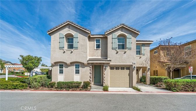 Attached, Exterior, Facade, Mediterranean