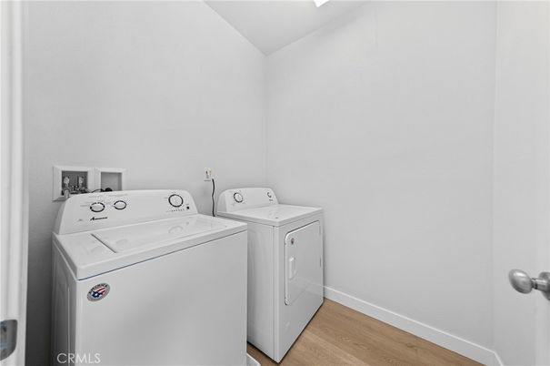 Interior, Washer, Wood Texture Flooring