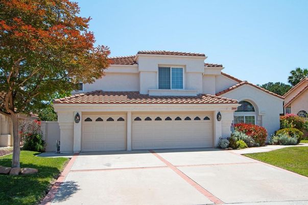 Attached, Exterior, Facade, Mediterranean