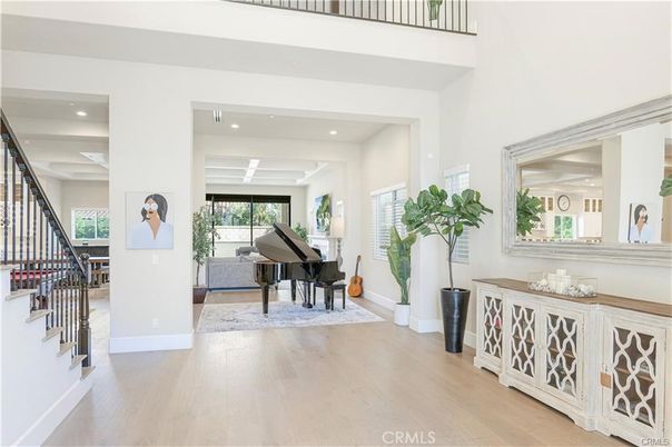 Interior, Piano, Recessed Lighting, Wood Texture Flooring