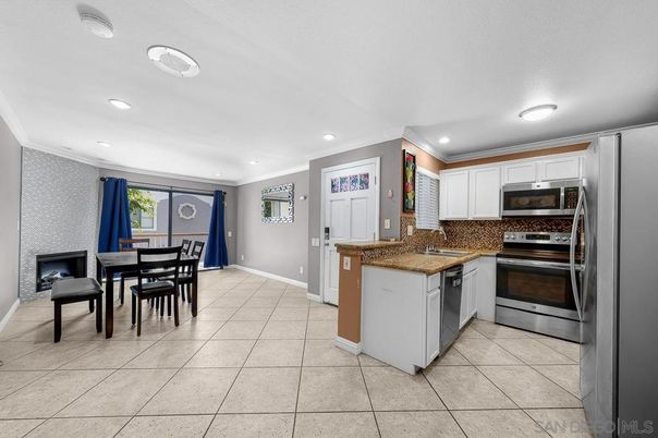 Dining room, Interior, Kitchen, Recessed Lighting, Stainless Steel Appliances