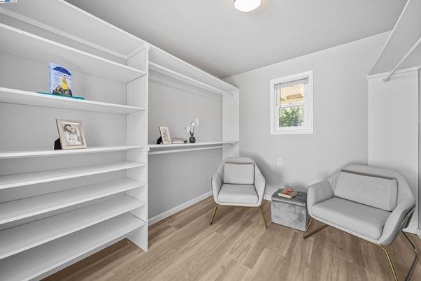 Interior, Walk-in Closets, Wood Texture Flooring