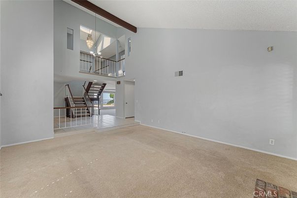 Empty room, Interior, Pendant Lights, Wooden Beams