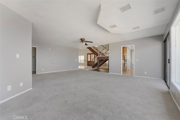 Empty room, Interior